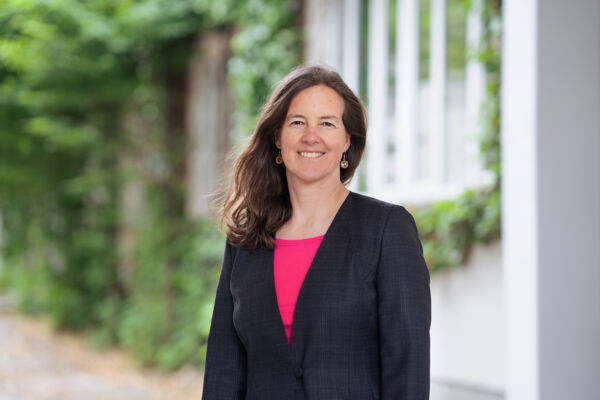 Porträtfoto Prof. Dr. Flurina Schneider